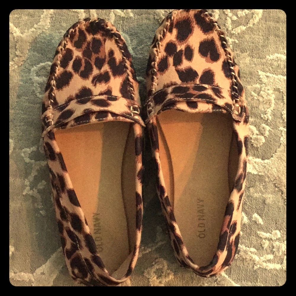 NWOT Old Navy leopard loafers